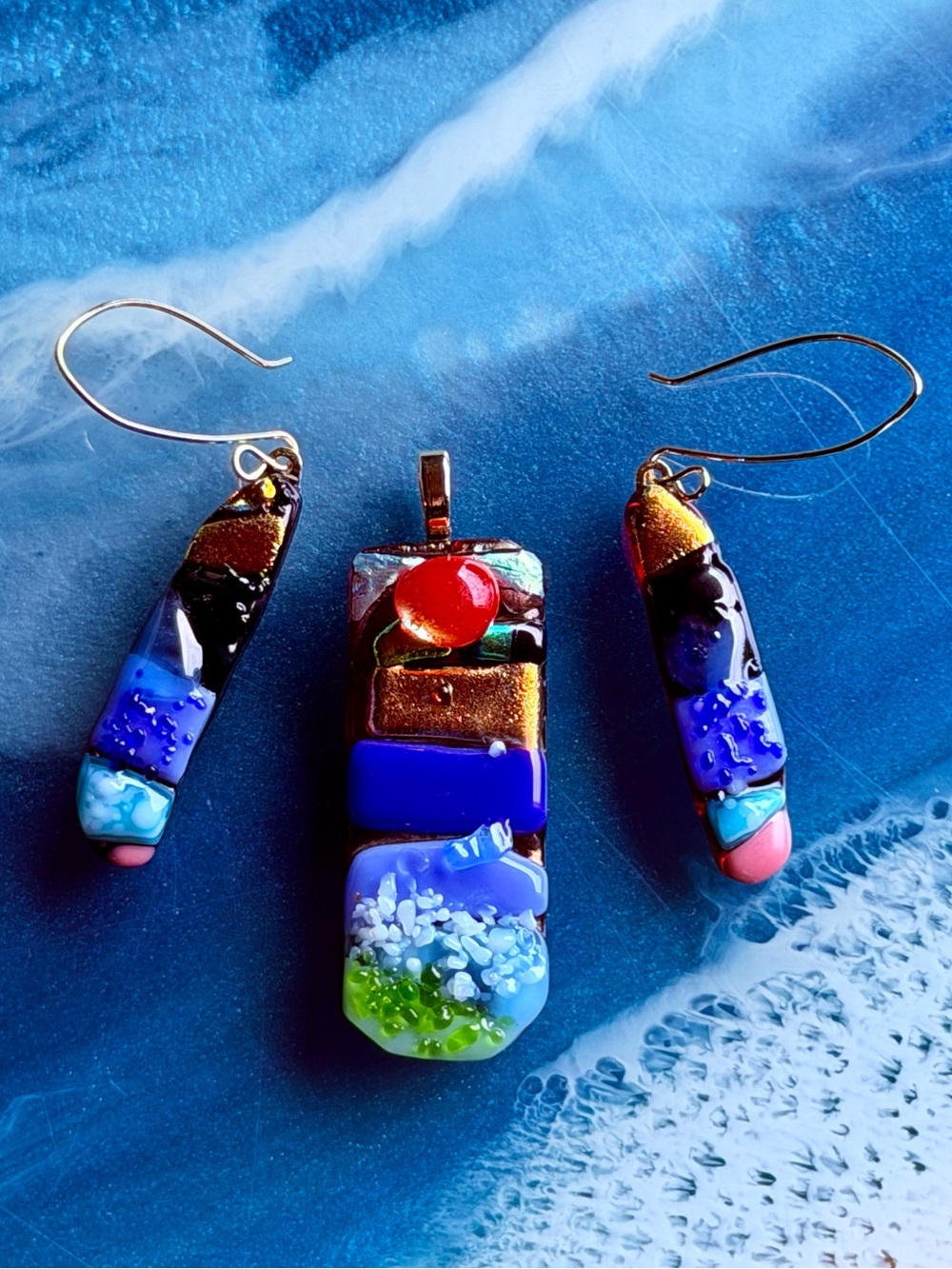 Bonnie’s Bling One of a Kind Fused Glass Jewelry and Accessories to Wear.